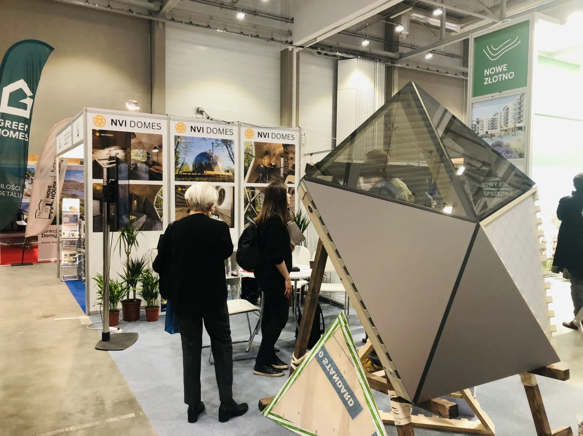 Ponad 200 wystawców, 4 sektory targowe, 300 marek, 100 inwestycji mieszkaniowych oraz wyposażenie domów i mieszkań, budowlanka, dachy, drzwi, okna - to wszystko można znaleźć na rozpoczętych w piątek, 3 marca, Międzynarodowych Targach Budownictwa i Aranżacji w Łodzi.
