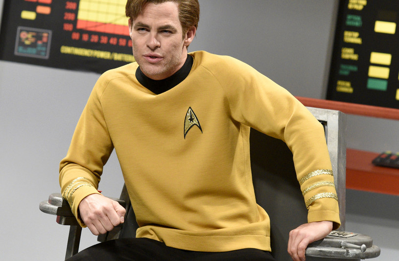 Aktor, który w nowych filmach serii "Star Trek" wciela się w główną rolę kapitana Kirka, w najnowszym wywiadzie wyznał, że wciąż nie ma pojęcia, kiedy i czy w ogóle rozpoczną się prace nad czwartą odsłoną cyklu wznowionego w 2009 roku. Chris Pine nie kryje, że jest tym faktem sfrustrowany. Jego zdaniem liczba problemów związanych z realizacją "Star Treka" pozwala sądzić, że nad tą serią ciąży jakaś klątwa.