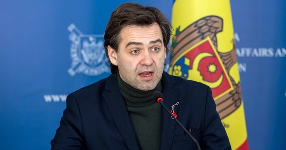Minister spraw zagranicznych Mołdawii Nicu Popescu wezwał w piątek Moskwę, by nie ingerowała w wewnętrzne sprawy jego kraju. Wypowiedź ma związek z krytyką Kremla wobec czwartkowego przyjęcia przez parlament w Kiszyniowie ustawy uznającej język mołdawski za tożsamy z rumuńskim.