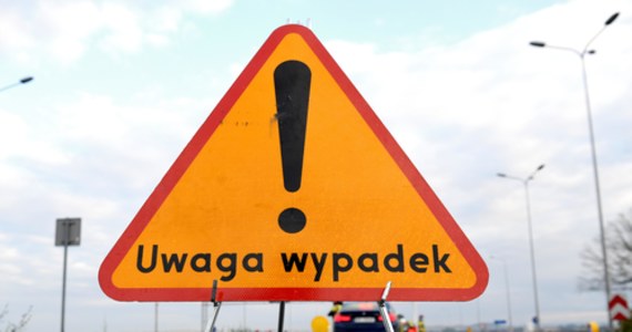 30-letni mężczyzna zginął w wypadku w Hucie Szklanej w powiecie czarnkowsko-trzcianeckim w Wielkopolsce. Trwa wyjaśnianie okoliczności wypadku. 