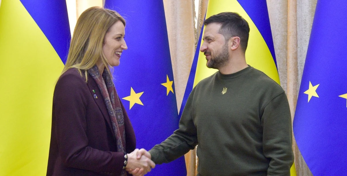 ​Przewodnicząca Parlamentu Europejskiego Roberta Metsola spotkała się we Lwowie z prezydentem Ukrainy Wołodymyrem Zełenskim. Omówiono kwestię sankcji na Rosję oraz kwestię drogi do członkostwa Ukrainy w Unii Europejskiej.