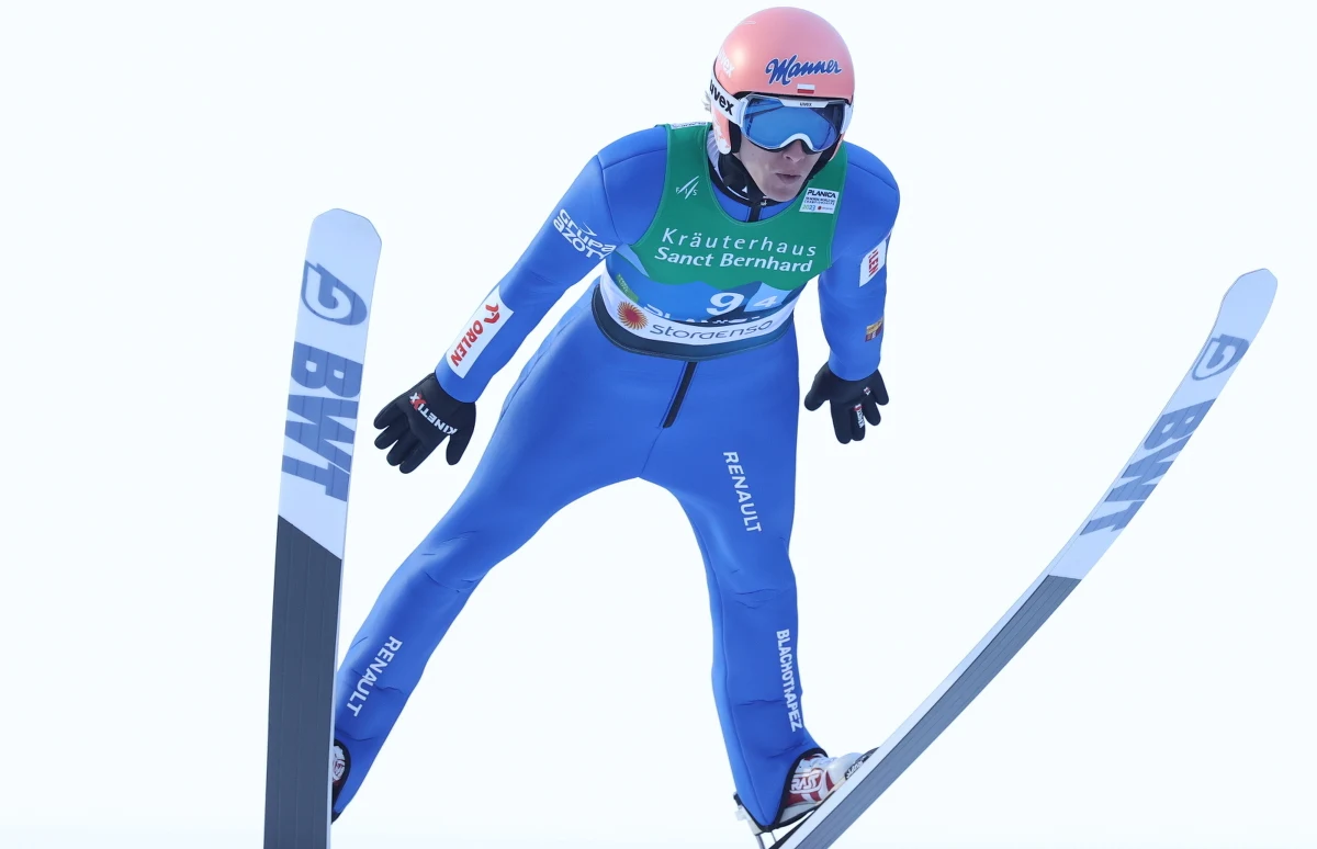 Polscy skoczkowie zajęli czwarte miejsce w drużynowym konkursie mistrzostw świata w słoweńskiej Planicy. Zawody zdominowali Słoweńcy, którzy o 12,9 pkt wyprzedzili Norwegów i o 39,5 pkt Austriaków. Biało-Czerwoni do mistrzów świata stracili 49,8 pkt.