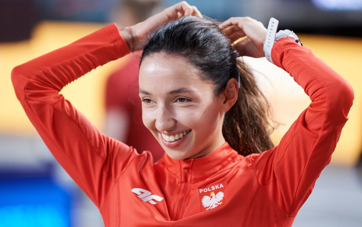Polskie lekkoatletki zdobyły dwa brązowe medale w trzecim dniu lekkoatletycznych halowych mistrzostw Europy w Stambule. Anna Kiełbasińska była trzecia w biegu na 400 m, a Sofia Ennaoui na dystansie 1500 m. Dominik Kopeć znalazł się tuż za podium w biegu na 60 m.