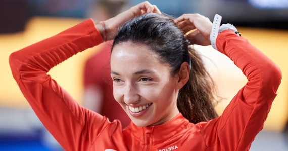 Polskie lekkoatletki zdobyły dwa brązowe medale w trzecim dniu lekkoatletycznych halowych mistrzostw Europy w Stambule. Anna Kiełbasińska była trzecia w biegu na 400 m, a Sofia Ennaoui na dystansie 1500 m. Dominik Kopeć znalazł się tuż za podium w biegu na 60 m.