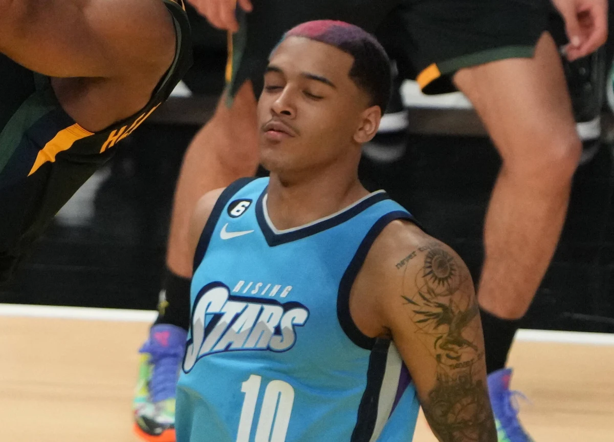 ​Jeremy Sochan zdobył 14 punktów, a jego San Antonio Spurs przegrali u siebie z Houston Rockets 110:122 w sobotnim meczu ligi NBA. Po 16 kolejnych zwycięstwach porażki doznali legitymujący się najlepszym bilansem w rozgrywkach koszykarze Milwaukee Bucks.