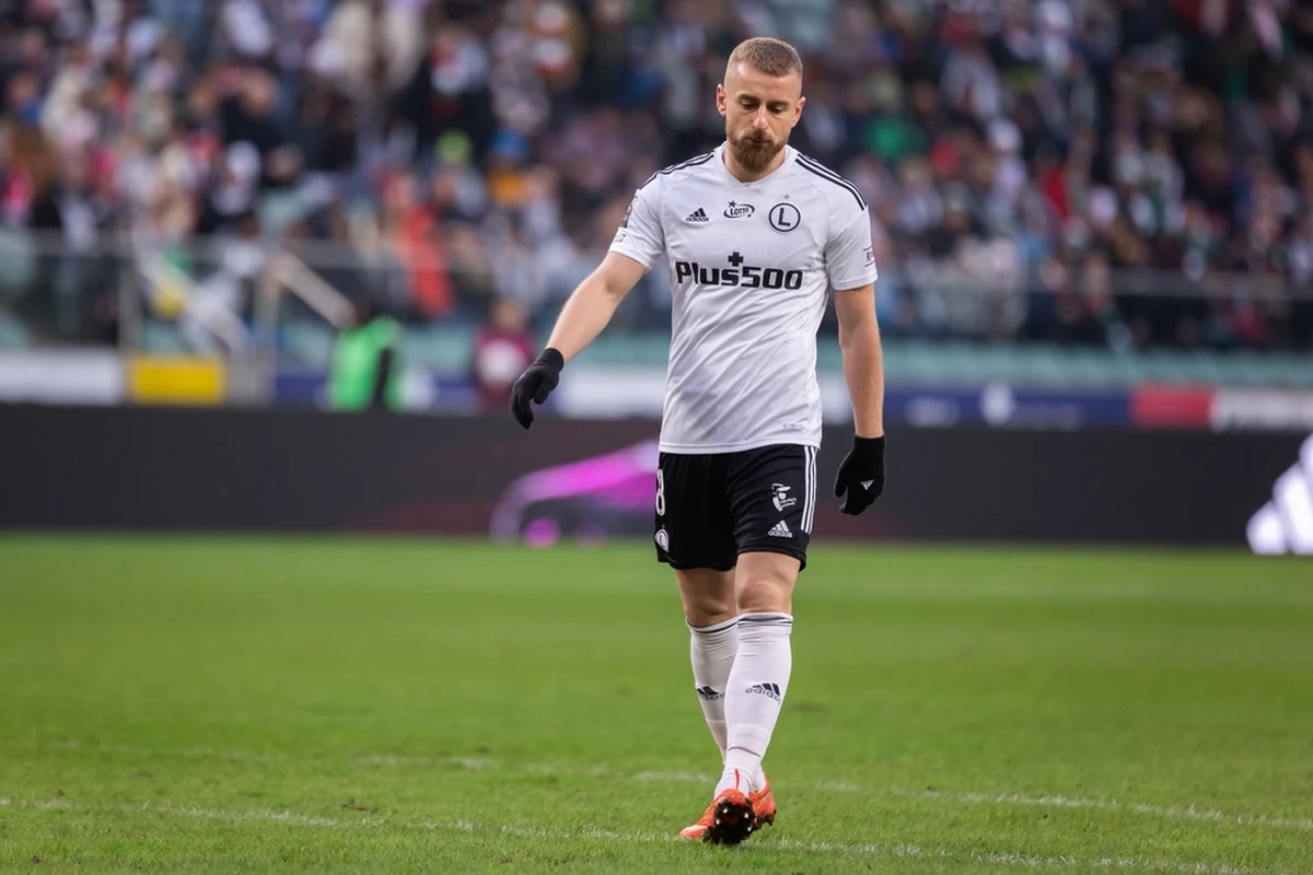 "Szkoda wyniku, bo zagraliśmy w tej rundzie jeden z najlepszych, jeśli nie najlepszy mecz" - powiedział trener Górnika Zabrze Bartosch Gaul po przegranym z Legią Warszawa meczu piłkarskiej ekstraklasy. W trakcie spotkania zawodnik Legii Rafał Augustyniak stracił dwa zęby w wyniku faulu piłkarza Górnika Anthony'ego van den Hurka.