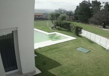 Dwa ferrari rozbiły się o ogrodzenie tego samego domu [FILM]
