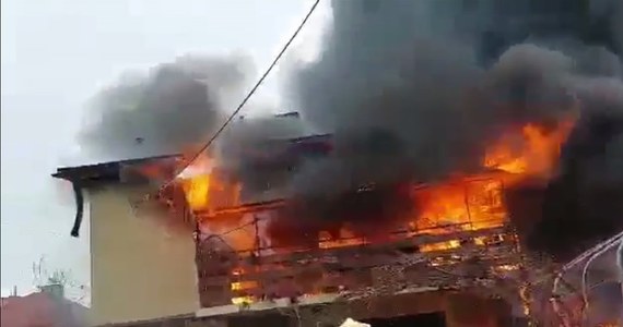 Kilkanaście zastępów straży pożarnej uczestniczyło w gaszeniu pożaru w miejscowości Tyczyn na Podkarpaciu. Na szczęście nie było osób poszkodowanych.