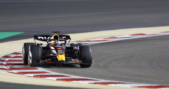 Broniący tytułu Holender Max Verstappen z Red Bulla wygrał inaugurujący sezon mistrzostw świata Formuły 1 wyścig o Grand Prix Bahrajnu na torze Sakhir. To jego 36. zwycięstwo w karierze.