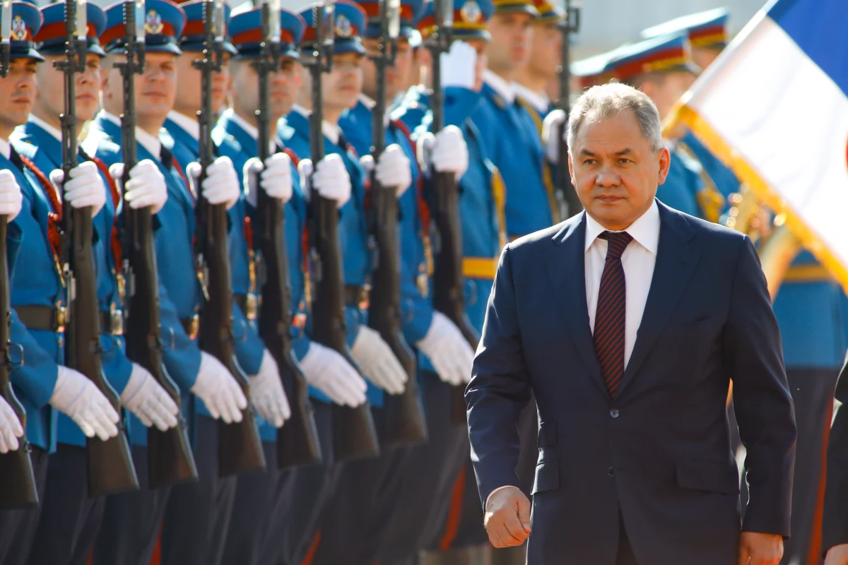 Minister obrony Rosji Siergiej Szojgu odwiedził Mariupol w obwodzie donieckim, gdzie spotkał się z żołnierzami i oglądał odbudowę miasta. Tak wynika z komunikatu rosyjskiego resortu.