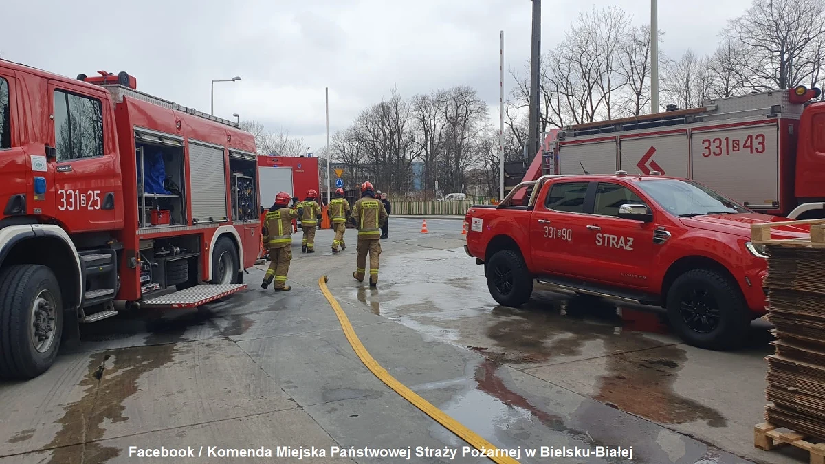 Do wycieku amoniaku doszło na terenie zakładu zajmującego się produkcją tłuszczów roślinnych w Bielsku-Białej. Ewakuowało się 182 pracowników. Nie było osób poszkodowanych.