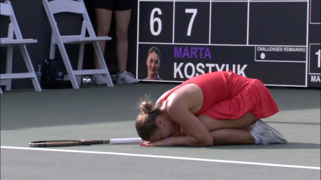 Marta Kostiuk w niedzielny wieczór po raz pierwszy w karierze odniosła zwycięstwo w turnieju WTA, pokonując 6:3, 7:5 Warwarę Graczową. Po meczu głośnym tematem stał się gest ukraińskiej tenisistki, która nie podała ręki rosyjskiej przeciwniczce. - Będąc w sytuacji, w której się teraz znajduję, zdobycie tego tytułu jest niezwykle wyjątkowe. – skomentowała po meczu Kostiuk. 