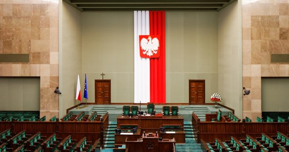 Sejm rozpoczyna dziś trzydniowe posiedzenie; posłowie wysłuchają m.in. pierwszego czytania obywatelskiego projektu ustawy "Aborcja to Zabójstwo" zakazującego informowania o możliwości dokonania aborcji w kraju bądź za granicą; będą też głosować nad wetem Senatu do noweli Kodeksu wyborczego - wynika ze wstępnego harmonogramu posiedzenia.
