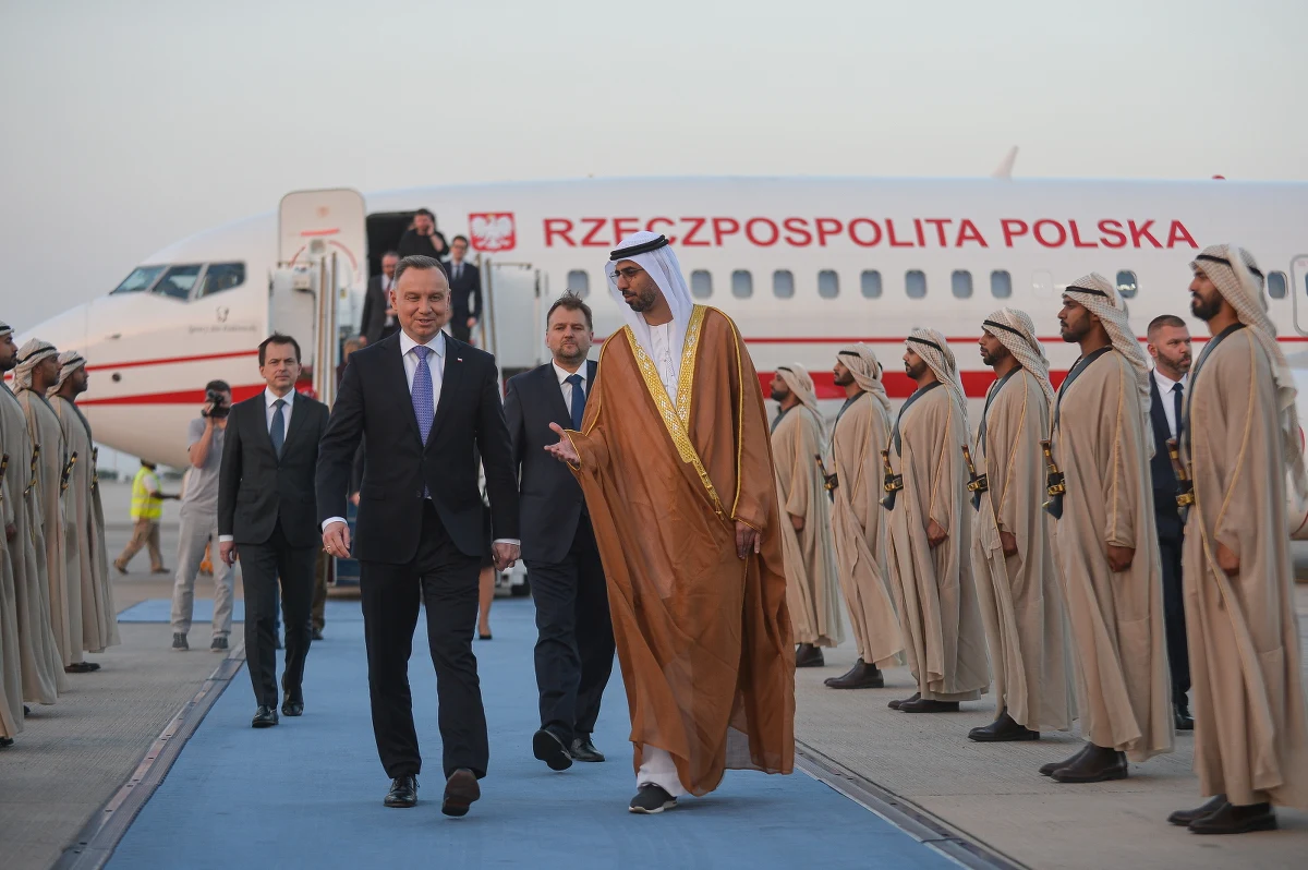 ​Prezydent Andrzej Duda przybył w poniedziałek z Kataru do Zjednoczonych Emiratów Arabskich. Abu Zabi to drugi przystanek głowy państwa polskiego w podróży na Bliski Wschód.
