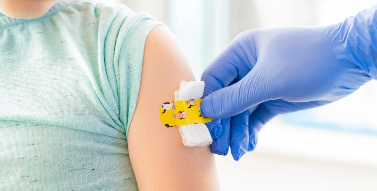 W ciągu trzech miesięcy od zakupu covidowych szczepionek dla 180 tys. najmłodszych skorzystało z nich niespełna 3 tys. - wynika z informacji "Dziennika Gazety Prawnej". 