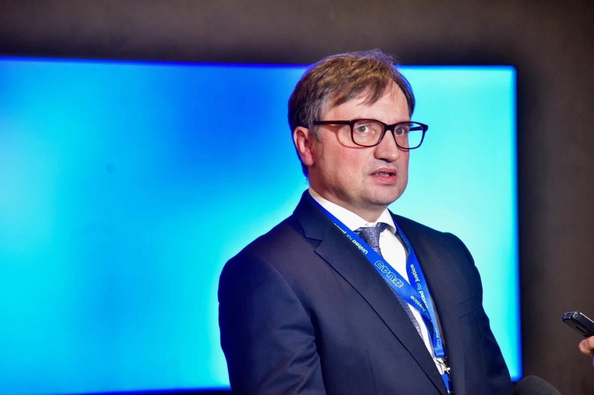 ​Skazanie białoruskiego obrońcy praw człowieka Alesia Bialackiego Prokurator Generalny Zbigniew Ziobro ocenia jako akt bezprawia - podkreślono w poniedziałkowym oświadczeniu PG. Dodano w nim, że białoruskie władze "kolejny raz postawiły się poza europejską kulturą prawną".