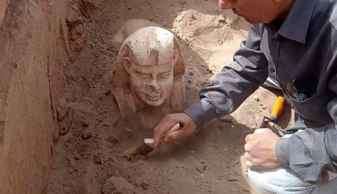 Niezwykłe odkrycie archeologów. To uśmiechnięty sfinks