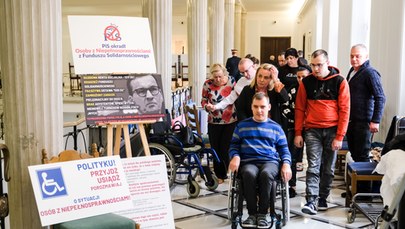 Protest osób z niepełnosprawnościami. O co walczą w Sejmie?