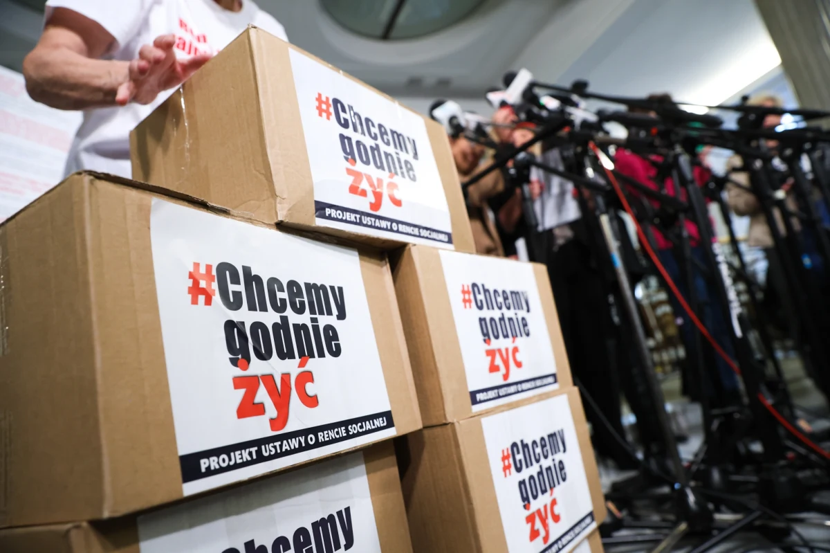 O wprowadzenie pod obrady obecnego posiedzenia Sejmu obywatelskiego projektu ws. renty socjalnej złożonego we wtorek - apelowała do marszałek Sejmu Elżbiety Witek posłanka KO Iwona Hartwich. „Prace nad projektem będą odbywały się zgodnie z procedurą"- zaznaczyła marszałek Sejmu.