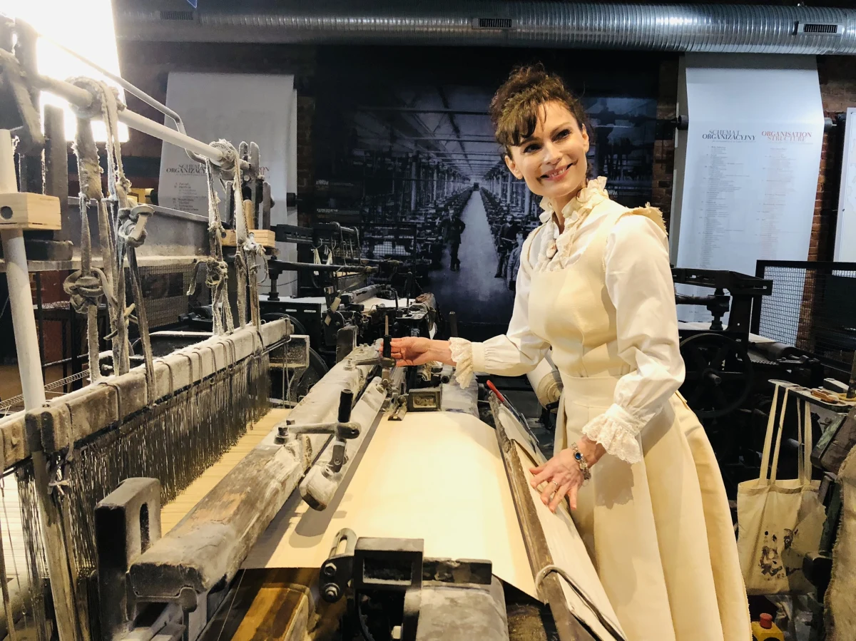 Zabytkowe, niemal 140-letnie krosna tkają włókienniczy obraz Łodzi. Na jednym płótnie powstanie 600 obrazów na 600-lecie miasta. To w ramach projektu ŁODZ600.