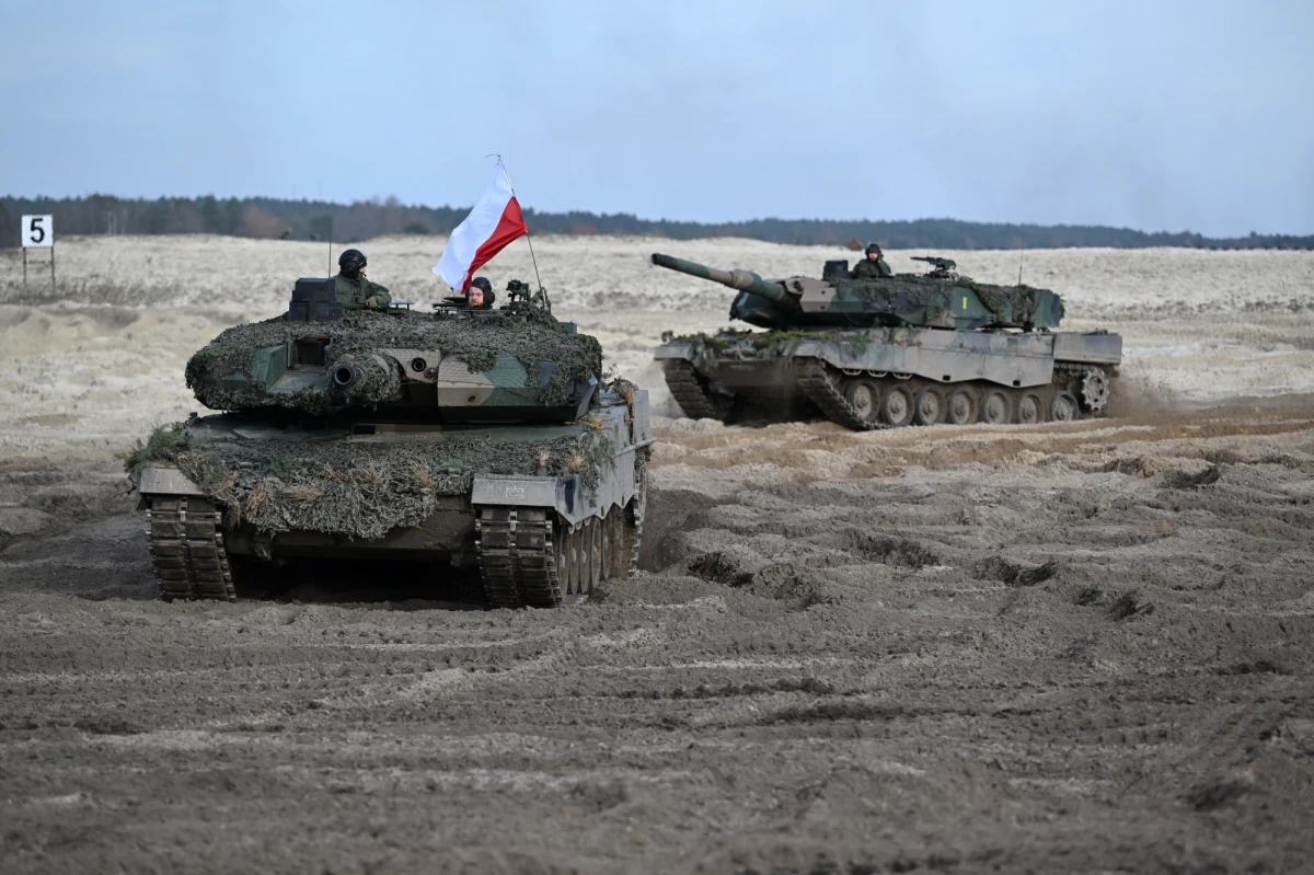 ​Minister obrony narodowej Mariusz Błaszczak poinformował, że Polska jeszcze w tym tygodniu dostarczy na Ukrainę 10 czołgów Leopard 2A4. "W naszym kraju powstanie też hub serwisowy dla czołgów" - przekazał. Szef resortu dodał jednak, że w tym momencie zasadniczym problemem jest brak części zamiennych.