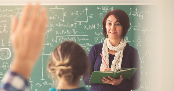 Feminatywy, coraz częściej używane w języku polskim, wciąż budzą kontrowersje. Niesłusznie - uważa prof. Aldona Skudrzyk językoznawczyni z Wydziału Humanistycznego Uniwersytetu Śląskiego. Język jest materią żywą, mającą swoją dynamikę i zmienia się w czasie. Kobiety mają prawo do decydowania o formach językowych, które najbardziej odpowiadają ich indywidualnemu sposobowi myślenia.