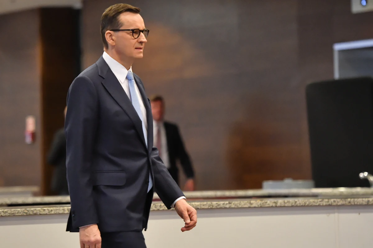 ​Polska dywersyfikuje dostawy ropy naftowej z całego świata i dla nas Arabia Saudyjska staje się coraz ważniejszym partnerem - powiedział we wtorek w Rijadzie premier Mateusz Morawiecki. Dodał, że przedstawia w krajach Półwyspu Arabskiego to, w jaki sposób dzisiaj należy rozumieć wyzwania europejskie.