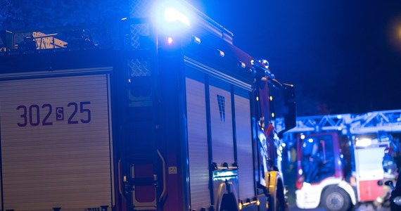 We wtorek wieczorem doszło do pożaru w kamienicy w Starogardzie Gdańskim (woj. pomorskie). Strażacy z budynku, przy pomocy wysięgnika, ewakuowali 11 osób. Dwie osoby zostały przetransportowane do szpitala.
