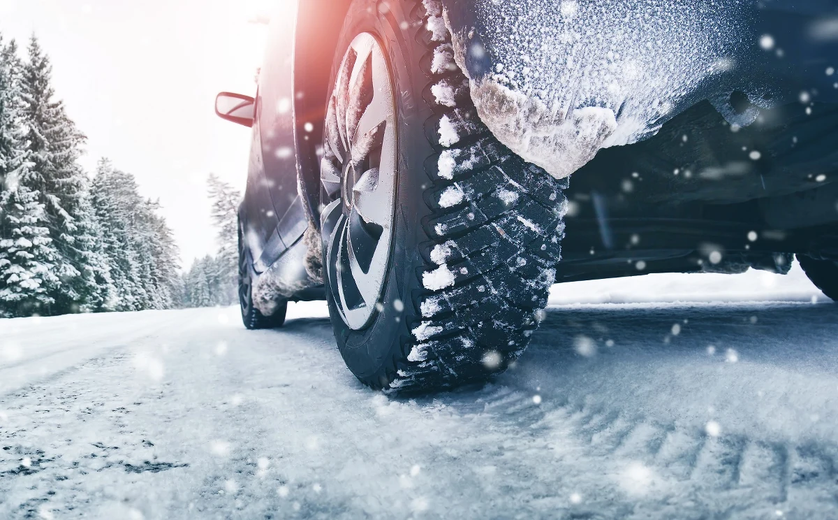 ​Generalna Dyrekcja Dróg Krajowych i Autostrad we wtorek wieczorem ostrzegła kierowców przed opadami śniegu, deszczu i błotem pośniegowym, które mogą utrudniać jazdę. Możliwe też oblodzenia dróg.