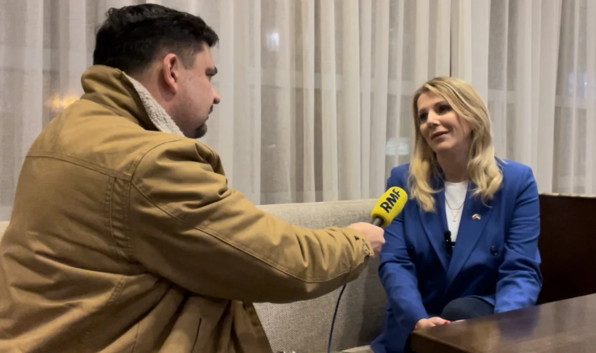 "Oczywiście, że się boję, ja czuję strach, tylko dla mnie strach nie jest czymś, co paraliżuje i z powodu czego się poddaję. Jest trochę wyznacznikiem bezpieczeństwa. Sprawia, że jestem bardzo ostrożna, ale na pewno nie jest czymś, co zatrzymuje" - mówi w rozmowie z korespondentem RMF FM Pawłem Żuchowski Bianka Zalewska, polska korespondentka wojenna, która dziś otrzyma wyjątkową nagrodę International Women of Courage Award. Jest przyznawana wybitnym kobietom z całego świata za wielką odwagę. W Białym Domu wręczy ją Polce Pierwsza Dama Jill Biden oraz szef amerykańskiej dyplomacji Antony Blinken. 