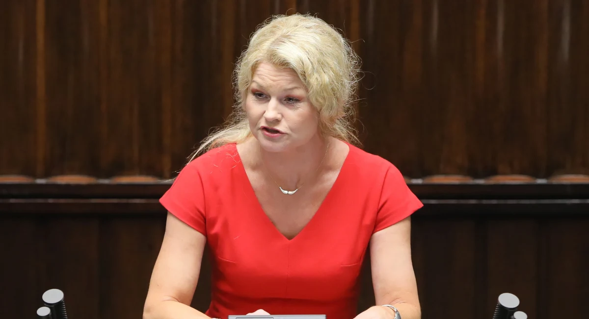 ​Posłanka Lewicy Karolina Pawliczak rozmawia z klubem Koalicji Obywatelskiej o ewentualnej zmianie barw klubowych - wynika z nieoficjalnych informacji PAP. Sama posłanka zaprzecza: nie mam takich planów - mówi.