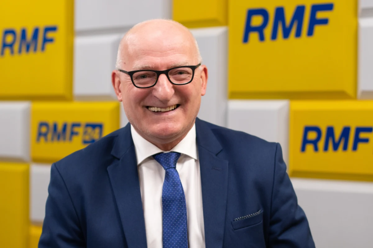 "Jesteśmy w nieustannym dialogu ze środowiskami i stowarzyszeniami osób niepełnosprawnych" – mówił w Porannej rozmowie w RMF FM poseł Prawa i Sprawiedliwości Jacek Kurzępa, pytany, dlaczego PiS nie chce podnieść renty socjalnej dla niepełnosprawnych do poziomu minimalnego wynagrodzenia. "Wczoraj na ten temat wypowiadała się z mównicy sejmowej minister Marlena Maląg, pokazując dziesiątki form wsparcia środowisk osób niepełnosprawnych, które dokonały się za naszych czasów" – dodawał gość Roberta Mazurka