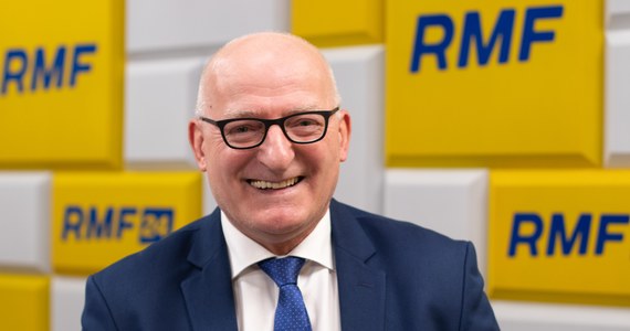 "Jesteśmy w nieustannym dialogu ze środowiskami i stowarzyszeniami osób niepełnosprawnych" – mówił w Porannej rozmowie w RMF FM poseł Prawa i Sprawiedliwości Jacek Kurzępa, pytany, dlaczego PiS nie chce podnieść renty socjalnej dla niepełnosprawnych do poziomu minimalnego wynagrodzenia. "Wczoraj na ten temat wypowiadała się z mównicy sejmowej minister Marlena Maląg, pokazując dziesiątki form wsparcia środowisk osób niepełnosprawnych, które dokonały się za naszych czasów" – dodawał gość Roberta Mazurka