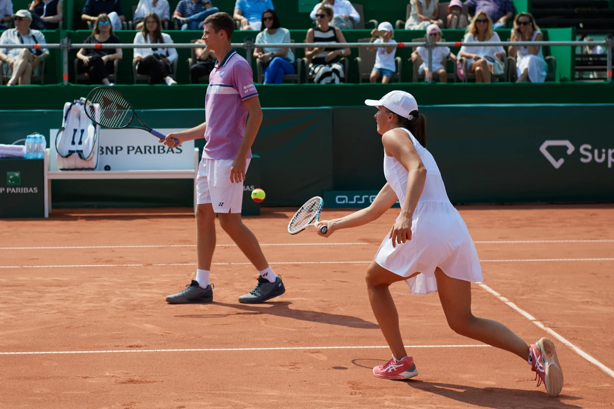 Iga Świątek i Hubert Hurkacz przegrali z Białorusinką Aryną Sabalenką i Amerykaninem Taylorem Fritzem 8:10 w finale tenisowej imprezy pokazowej par mieszanych Tie Break Tens w Indian Wells, poprzedzającej turnieje WTA i ATP 1000.