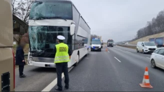 Autokar zderzył się z ciężarówką. Samochód przewoził materiały wybuchowe