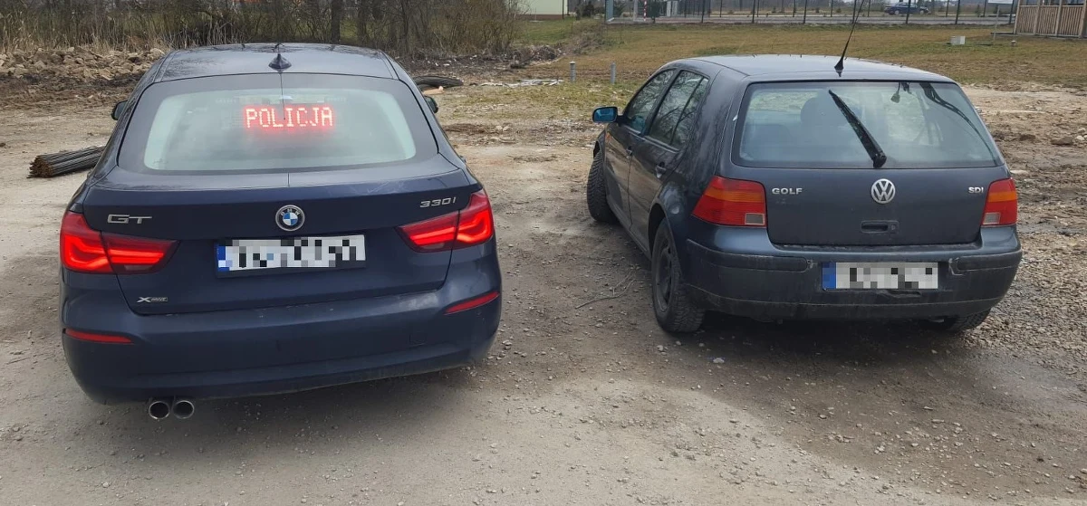 Pijana kobieta, która bez uprawnień wiozła samochodem troje dzieci, została zatrzymana przez policjantów koło Buska-Zdroju (woj. świętokrzyskie). Za swoje nieodpowiedzialne zachowanie odpowie przed sądem. 