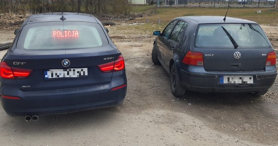 Pijana kobieta, która bez uprawnień wiozła samochodem troje dzieci, została zatrzymana przez policjantów koło Buska-Zdroju (woj. świętokrzyskie). Za swoje nieodpowiedzialne zachowanie odpowie przed sądem. 