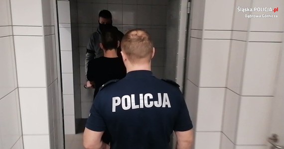 Ponad 4 kg amfetaminy przejęli policjanci z Dąbrowy Górniczej. Zatrzymano trzy osoby: kobietę i dwóch mężczyzn. Wobec mężczyzn sąd zastosował trzymiesięczny, tymczasowy areszt.

