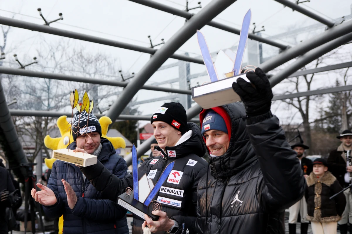 „Dawid Kubacki, Kamil Stoch, Piotr Żyła, Aleksander Zniszczoł, Paweł Wąsek i Jakub Wolny wystartują w konkursach cyklu Raw Air w skokach narciarskich” - poinformował PZN na Twitterze. Pierwszy z sześciu konkursów odbędzie się w sobotę w Oslo.