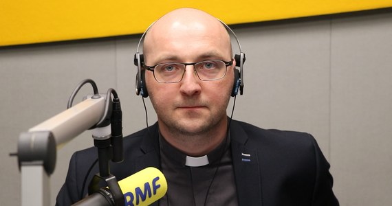 "Ustalenie roli oraz sprawiedliwa ocena decyzji i działań ordynariusza Archidiecezji Krakowskiej Karola Wojtyły, a także uczciwe wyjaśnienie zarzutów wobec kardynała Adama Sapiehy wymaga dalszych badań archiwalnych" - możemy przeczytać w oświadczeniu przygotowanym przez ks. dra Piotra Studnickiego i o. Adama Żaka, które zamieścił rzecznik Konferencji Episkopatu Polski. To odpowiedź Kościoła na książkę Ekke Overbeeka i kolejny reportaż Marcina Gutowskiego z serii "Bielmo" - "Franciszkańska 3". W internetowym radiu RMF24 Tomasz Terlikowski rozmawiał o tym z ks. dr. Piotrem Studnickim, kierownikiem Biura Delegata Konferencji Episkopatu Polski do spraw Ochrony Małoletnich.