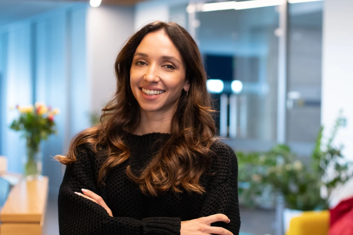 "Pomyślałam sobie, że jak tego swojego celu nie wypowiem, i nie powiem, że chcę, to się nie sprawdzi. Także zapowiadam tutaj, że chcę stać na podium na mistrzostwach świata i na igrzyskach olimpijskich" - mówiła w internetowym Radiu RMF24 Sofia Ennaoui, lekkoatletka, specjalizująca się w biegach średnich i długich. Piotr Salak rozmawiał z zawodniczką o niedawnym rekordzie życiowym, rozpychaniu się na bieżni i w codziennym życiu, a także o planach na urlop.