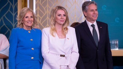 Bianka Zalewska otrzymała nagrodę z rąk Jill Biden
