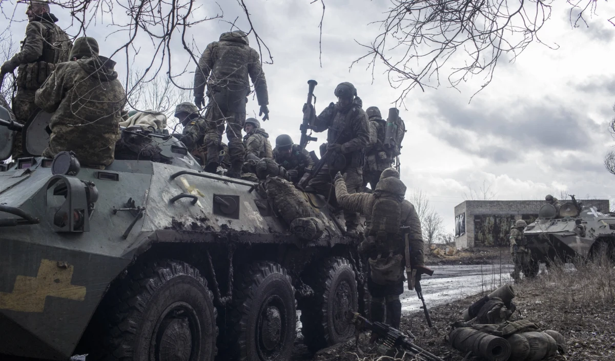 ​Rosjanie okupują co najmniej 50 proc. Bachmutu - poinformował Instytut Badań nad Wojną w swoim codziennym raporcie. Według analityków zdobycie miasta będzie dla wojsk w regionie punktem kulminacyjnym, albowiem Rosjanie nie posiadają wystarczająco wyszkolonych i wyposażonych rezerw, by kontynuować ofensywę.