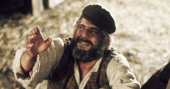 W wieku 87 lat zmarł Chaim Topol. Aktor przeszedł do historii dzięki roli Tewjego Mleczarza w kultowej ekranizacji "Skrzypka na dachu" z 1971 r., wyreżyserowanej przez Normana Jewisona.