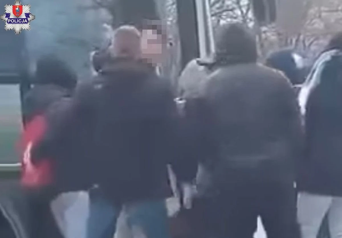 Kolejny brutalny atak na 16-latka w Zamościu. Kilkanaście dni przed śmiertelnym pobiciem 16-letniego Eryka, w tym samym mieście doszło do innego ataku na nastolatka. Nagranie z tego zdarzenia zostało opublikowane w internecie na początku marca.