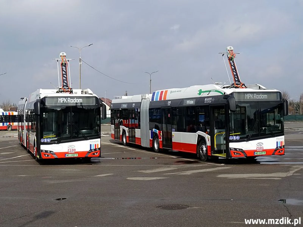 Dwa nowe autobusy elektryczne trafiły do Radomia - pojazdy będą obsługiwać linię nr 7. Niezwykłe są ich nazwy - "Young Ekosia" i "Prądozaur".