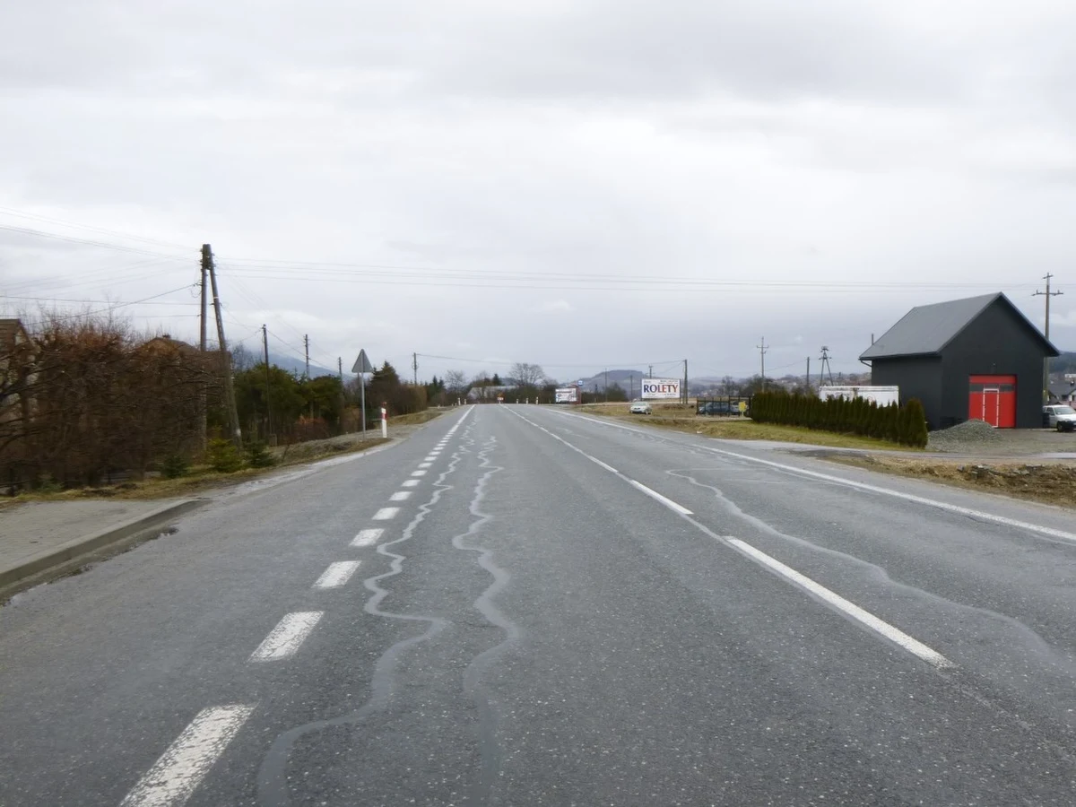 Sześć firm jest zainteresowanych przygotowaniem dokumentacji dla nowej drogi krajowej od Rabki-Zdroju do Chyżnego - poinformował krakowski oddział Generalnej Dyrekcji Dróg Krajowych i Autostrad. Planowany odcinek będzie dwujezdniową trasą o długości ok. 35 km. 

