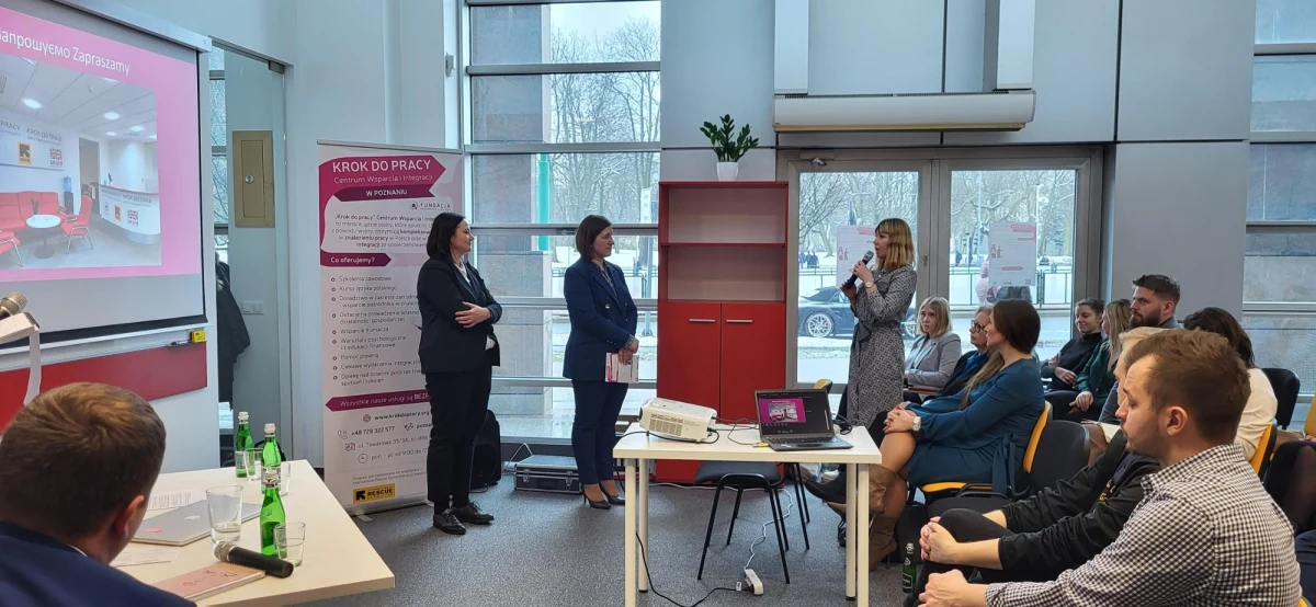 Centrum dla uchodźców z Ukrainy "Krok do pracy" - to nowe miejsce na mapie Poznania, które ma pomóc Ukraińcom w poszukiwaniu pracy i podnoszeniu swoich kwalifikacji. Oferowana tam pomoc jest udzielana niemalże od ręki.