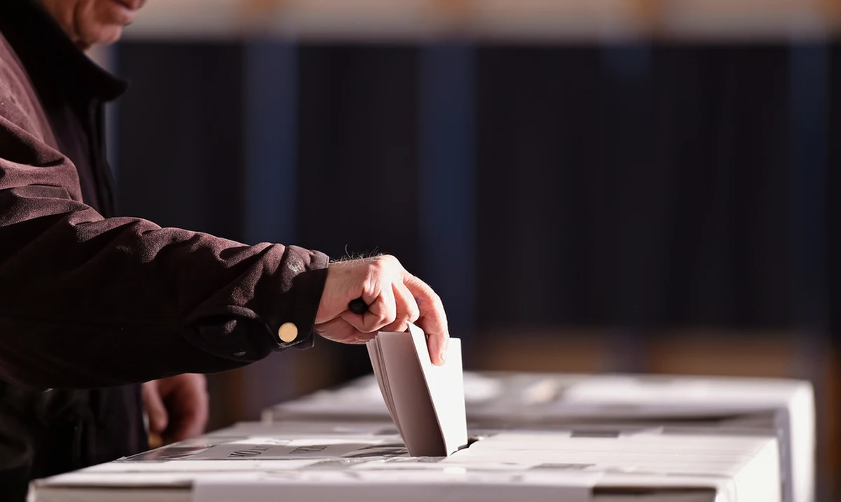 ​Sejm przyjął w czwartek nowelizację ustawy o referendum lokalnym. Zakłada ona m.in. obniżenie progu frekwencyjnego z 30 na 15 procent oraz zmniejsza o połowę liczbę obywateli niezbędnych do zainicjowania referendum. Za przyjęciem noweli zagłosowało 232 posłów, 189 było przeciw, a 29 wstrzymało się od głosu.