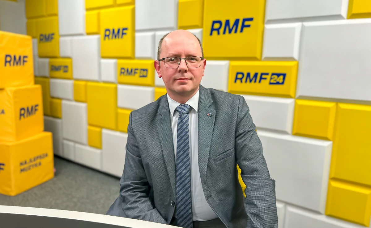 "Dla mnie największym bólem jest to, że w tamtych czasach, i to jest fakt historyczny, osoby skrzywdzone, ich rodziny, były ignorowane" - mówił w Popołudniowej rozmowie w RMF FM prof. Błażej Kmieciak, przewodniczący państwowej komisji ds. pedofilii. Odniósł się do reportażu "Franciszkańska 3" o działaniach Karola Wojtyły, mówił również o uchwale Sejmu w obronie papieża, a także o sprawie Mikołaja Filiksa.